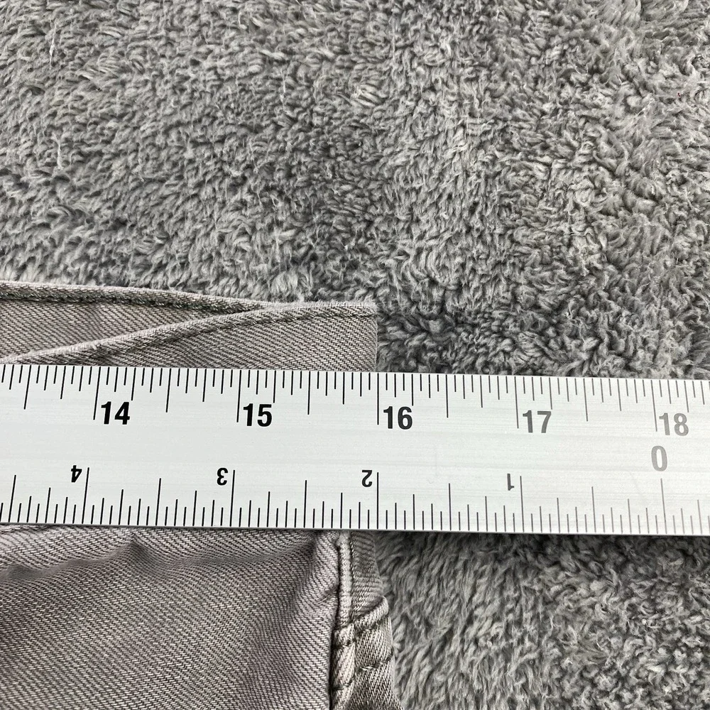 Levis hole below